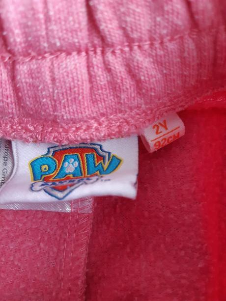 Dievčenské tepláky, 92