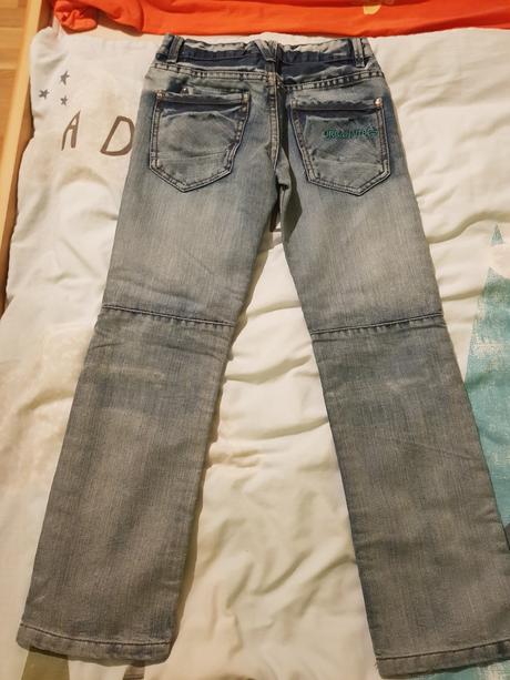 Riflové nohavice, 134