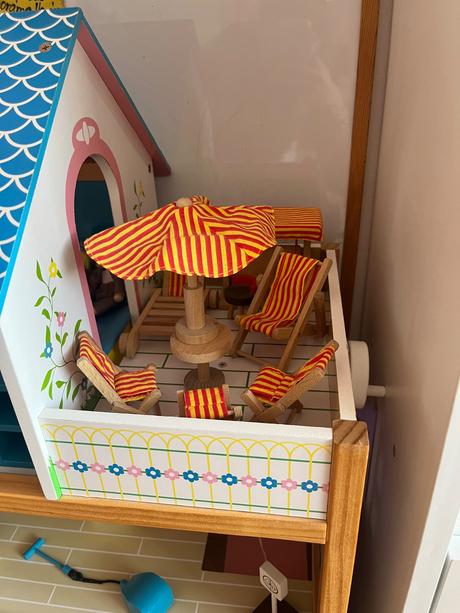 Drevenny domček s prislušenstvom, 