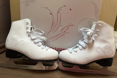 Dievčenské ľadové korčule, crowned,34