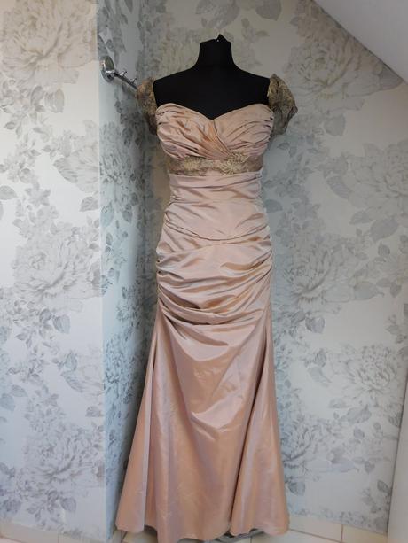 Kvalitne slavnostne saty, 38