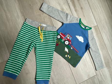 Nádherná súprava tepláčikov a tenkej mikinky, mini boden,98 / 104