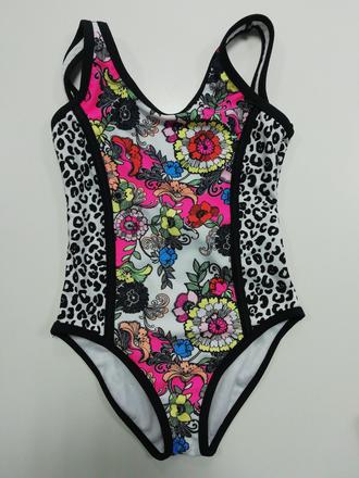 Kvetinové plavky, 104