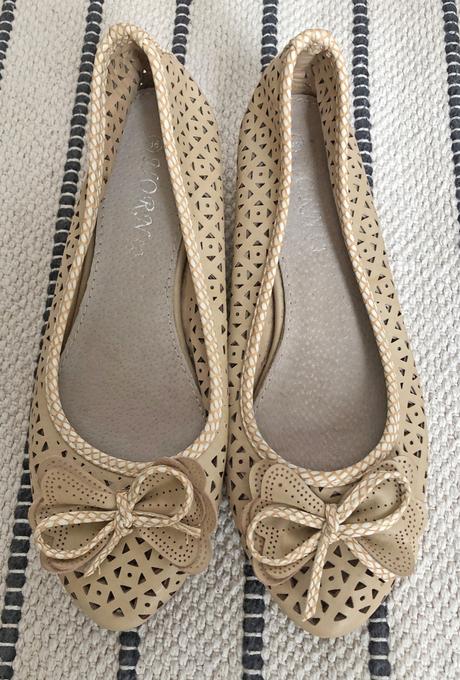 Perforované balerínky s plným opätkom, 35