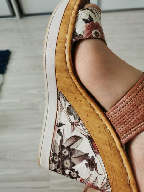 Kožené sandálky na platforme lasocki veľ. 38, lasocki,38