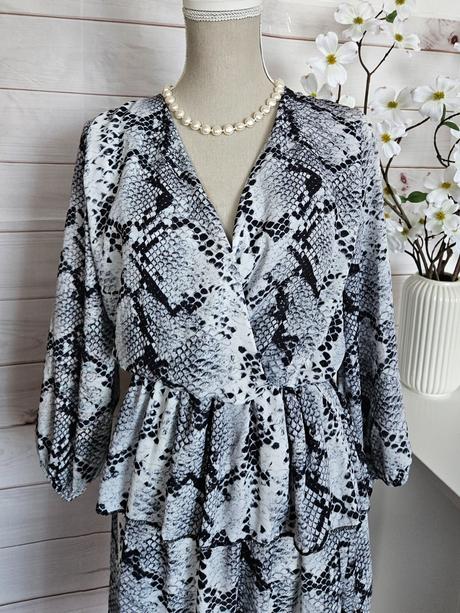 Pekné lahulinké šaty, s