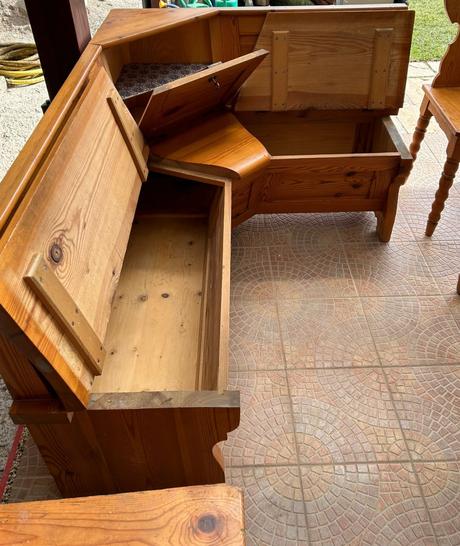 Devenna suprava lavica, stol, 2x stolicka a skrina,