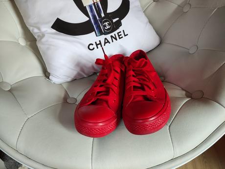 Červené botasky, 37