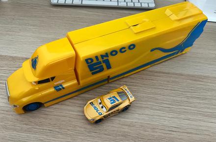 Mattel cars 3 transportér dinoco, 