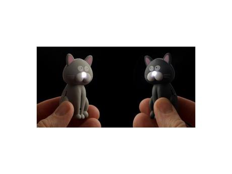 Originálne svietiaci prívesok na kľúče so zvukom,