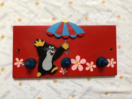 Vešiak krtko drevený,