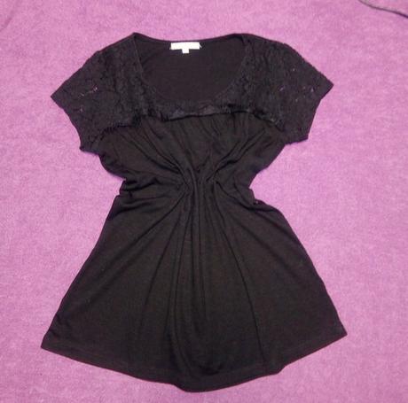 Čierne tričko s čipkou, 34