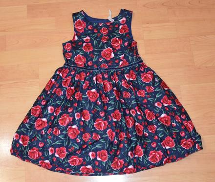 Spolocenske satky so spodnickou, 122