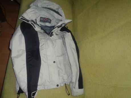 Predám prechodnú vetrovku zn. sport land veľ. 38, 38