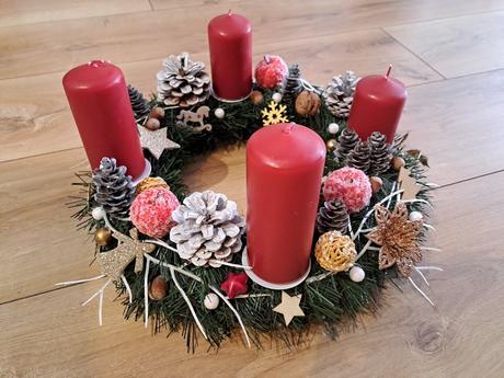 Adventný venček prírodno červený, 