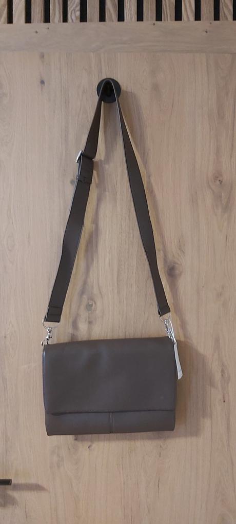 Kabelka reserved, reserved