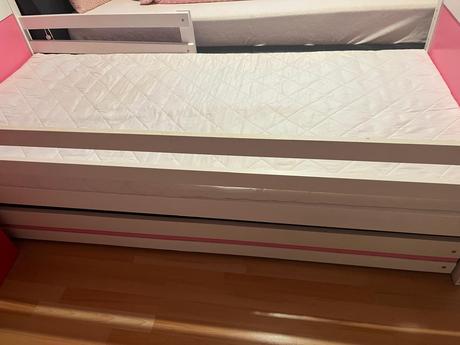 Darujem za odvoz krásnu dievčenskú posteľ, 