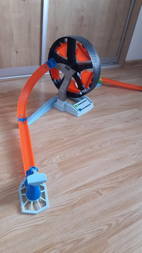 Dráha hot wheals kto z koho, 