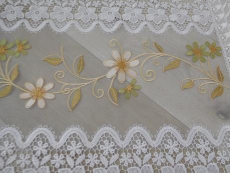 Obrusy krémovo hnedasté, 