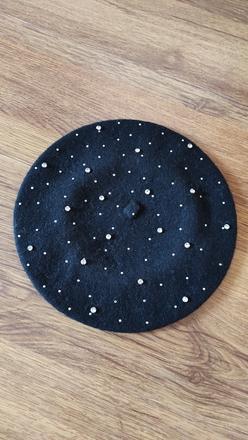 Dámska baretka s kamienkami,