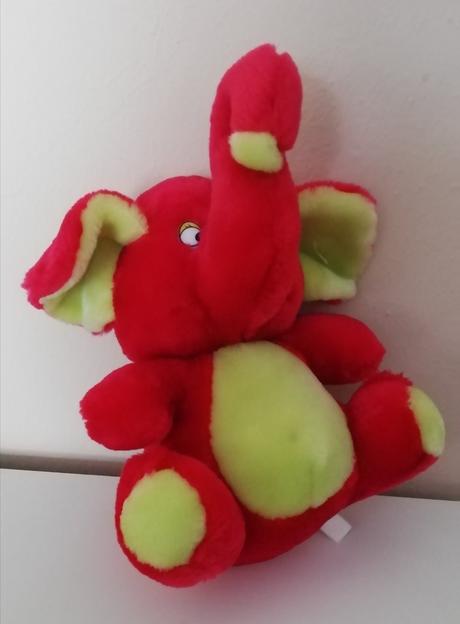Červený plyšový sloník., 