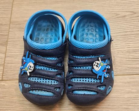Crocsy, 26