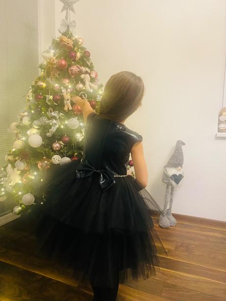 Dievčenské šaty, 128