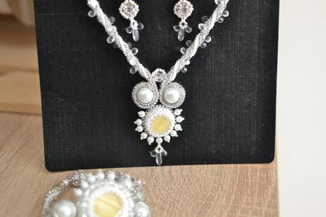 Biela šujtášová sada šperkov, 