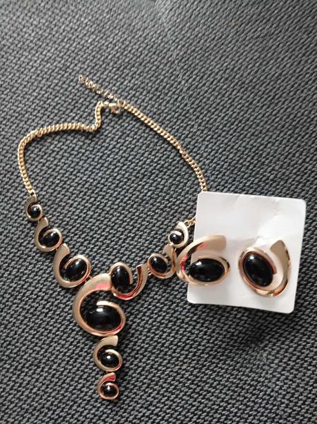 Súprava retiazka a náušnice, 