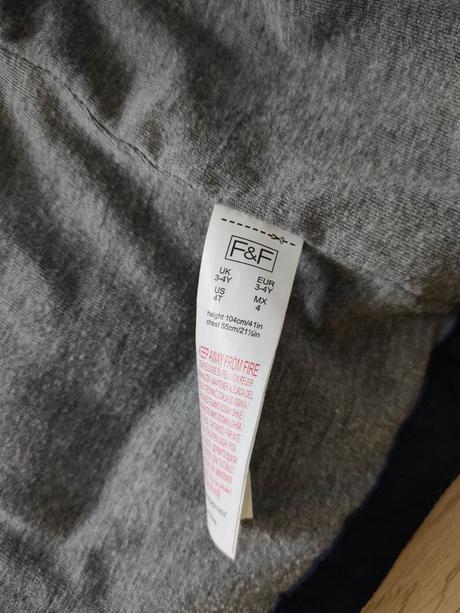 Vesta s kapucňou, f&f,104