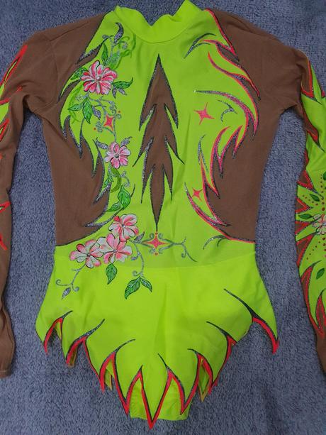 Dres na krasokorčuľovanie, 140