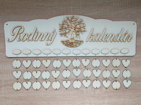 Novinka rodinný kalendár s výrezmi,