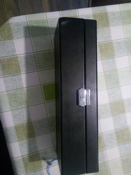 Krabička na hodinky aj na šperky,