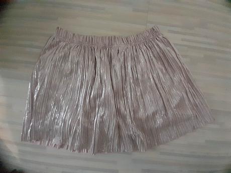 Jemné ružová lesklá suknička, 146