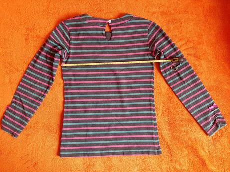 Dve hrubšie teplé tričká na 9-10 r., 134