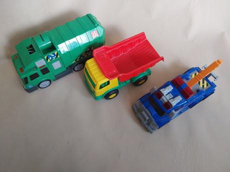 3x velke auto ..cena spolu,