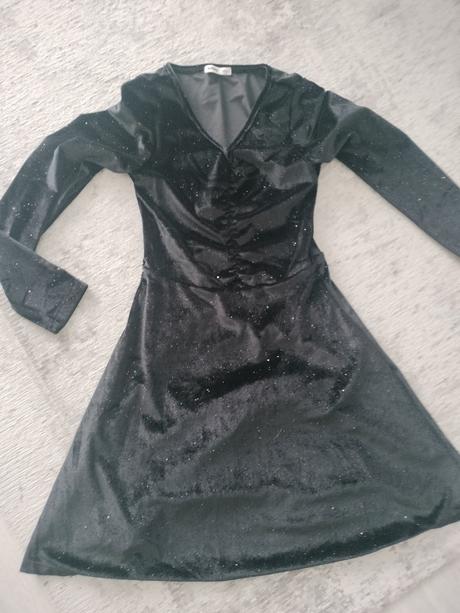 Velútové trblietavé šaty, sinsay,146