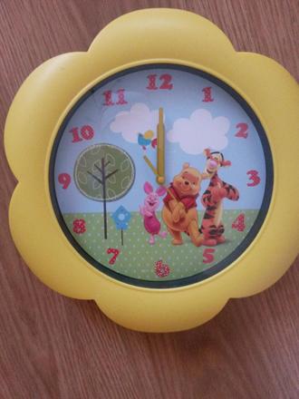 Hodiny do izby macko pooh,
