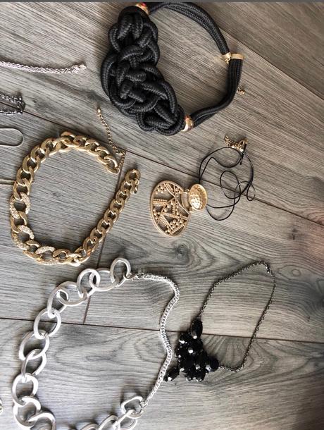 Náhrdelníky retiazky bižutéria kus 3e, river island