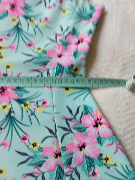 Dievčenské šaty, 32