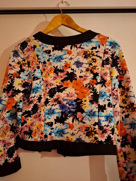 Dámske pestrofarebné sako,