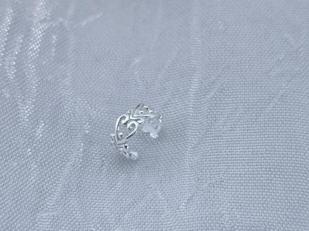 Náušnica na jedno ucho,