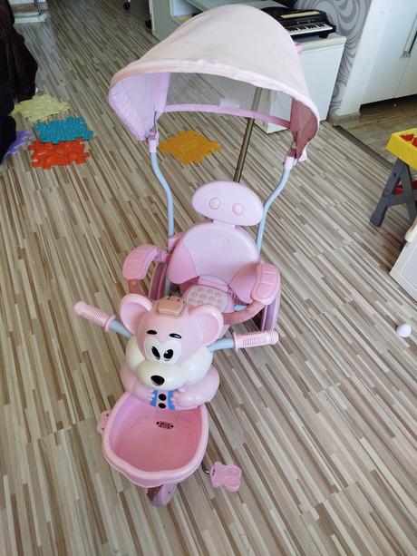 Trojkolka so strieškou,