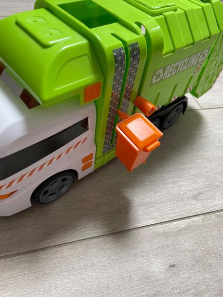 Smetiarske auto s vyklápacim kontajnerom, 