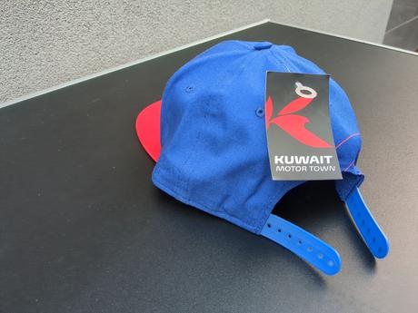 Čiapka závodného okruhu kuwait motor town, nová,