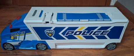 Policajné auto - garáž, 