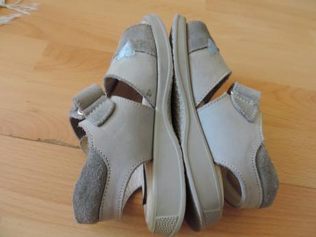 Kožené sandálky, 28