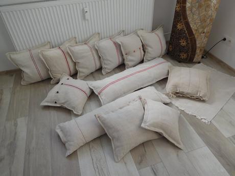 Vankúše menšie , vačšie, podlhovasté,, 