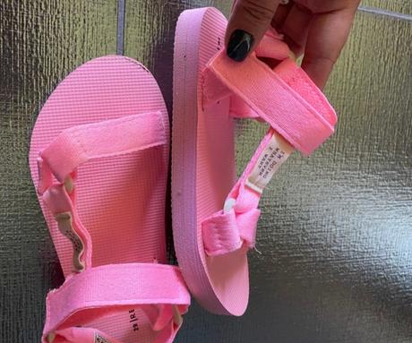 Sandalky, reserved,29