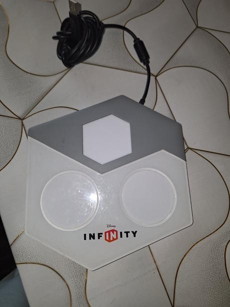 Predám hraciu konzolu ku x boxu 360,